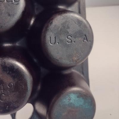 Griswold USA No. 10 Cast Iron Eleven Cavity Muffin Pan (Choice A)