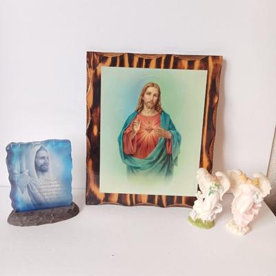 Wood framed Jesus Picture Bradford exchange For God so loved the world and two Seraphim Angel figures.