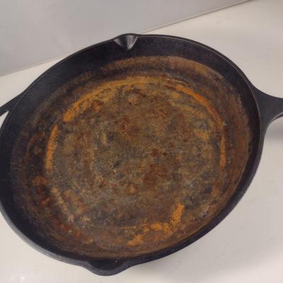 Lodge Cast Iron Skillet with Helper Handle- Approx 12