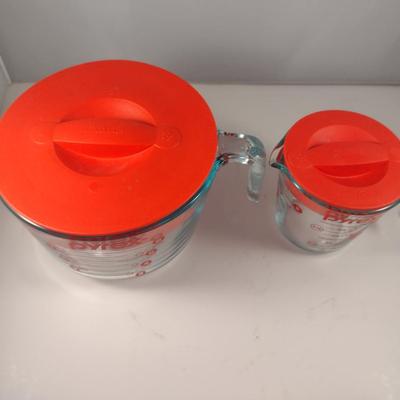 Pair of Pyrex Measuring Cups with Lids- 2 Quart and 2 Cup Sizes