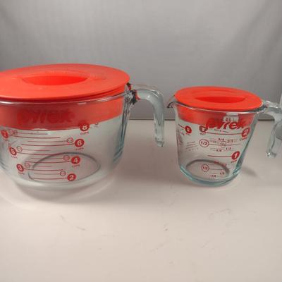 Pair of Pyrex Measuring Cups with Lids- 2 Quart and 2 Cup Sizes