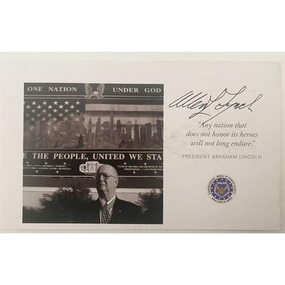Vietnam War MOH Recipient Allen J. Lynch signed photo card