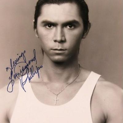 Lou Diamond Phillips signed portrait photo 