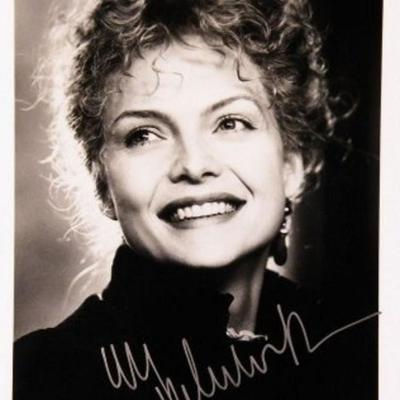 Michelle Pfeiffer signed movie still photo 