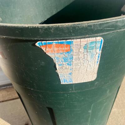 Rubbermaid 32 Gallon Garbage Cans (G-MG)