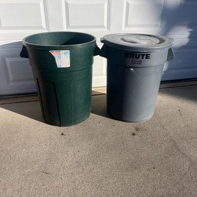 Rubbermaid 32 Gallon Garbage Cans (G-MG)