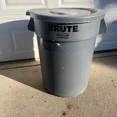 Rubbermaid 32 Gallon Garbage Cans (G-MG)