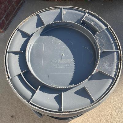 Rubbermaid 32 Gallon Garbage Cans (G-MG)