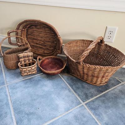 Longaberger and Other Assorted Baskets (SR-DW)