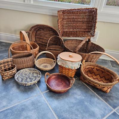 Longaberger and Other Assorted Baskets (SR-DW)