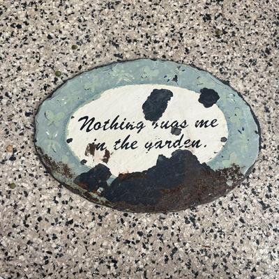 Garden Signs & Decorations w/ Two Shepherd Hooks (G-MG)