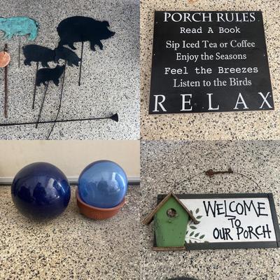 Garden Signs & Decorations w/ Two Shepherd Hooks (G-MG)