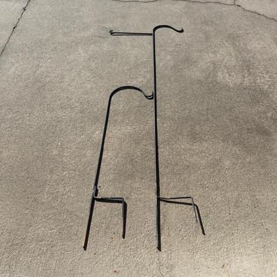 Garden Signs & Decorations w/ Two Shepherd Hooks (G-MG)