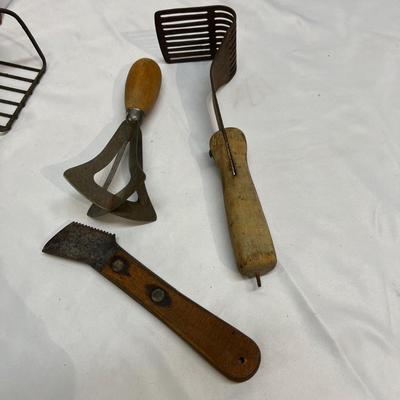 Vintage Wooden Handled Utensils & More (BS-RG)