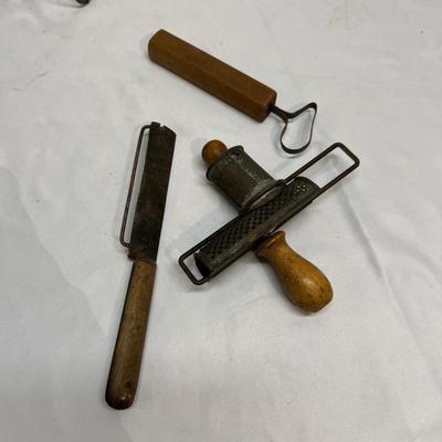 Vintage Wooden Handled Utensils & More (BS-RG)