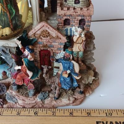 2001 Grandeur Silent Night Musical Water Globe Nativity Noel Christmas snow globe