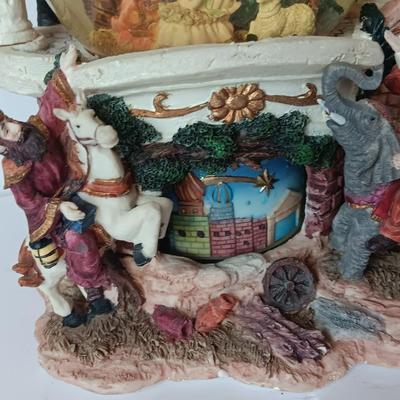 2001 Grandeur Silent Night Musical Water Globe Nativity Noel Christmas snow globe