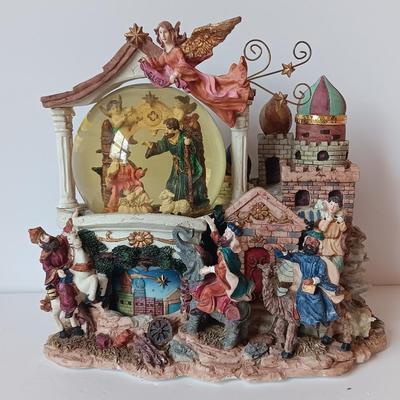 2001 Grandeur Silent Night Musical Water Globe Nativity Noel Christmas snow globe