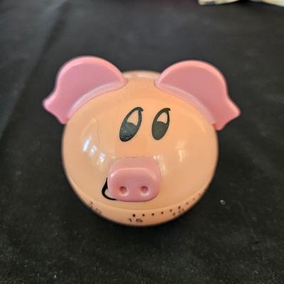 Pig Themed Kitchen Items (K-DW)