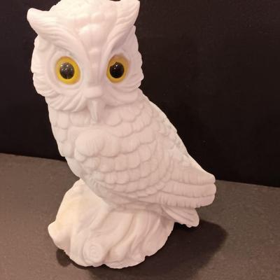 Vintage homeco porcelain owls and two nice Italy signed Alabaster carved owls