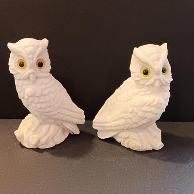 Vintage homeco porcelain owls and two nice Italy signed Alabaster carved owls