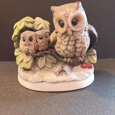 Vintage homeco porcelain owls and two nice Italy signed Alabaster carved owls