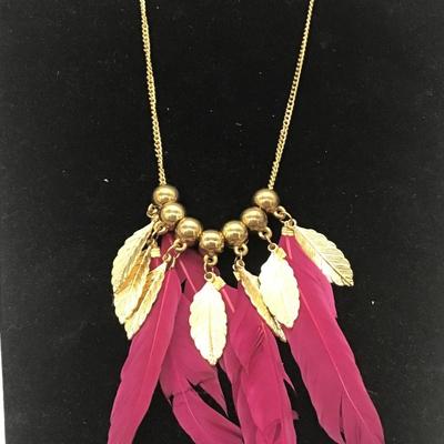 Juliet pink feathered necklace