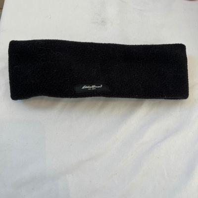 Collection of Purses, Scarves & Wool Hats (L-MG)