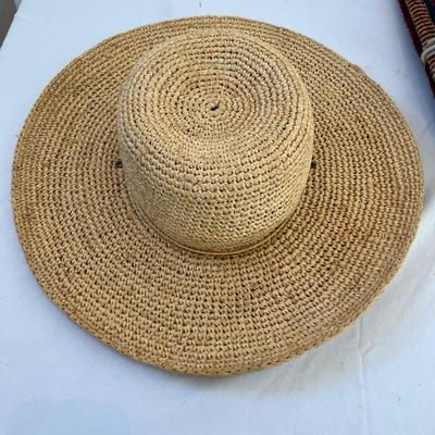 Collection of Purses, Scarves & Wool Hats (L-MG)