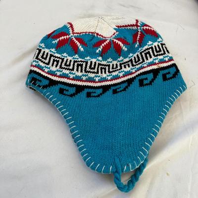 Collection of Purses, Scarves & Wool Hats (L-MG)