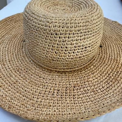 Collection of Purses, Scarves & Wool Hats (L-MG)