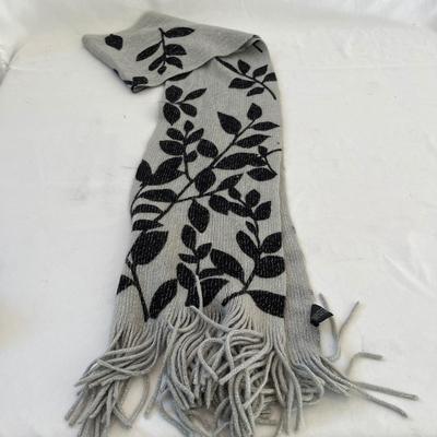 Collection of Purses, Scarves & Wool Hats (L-MG)