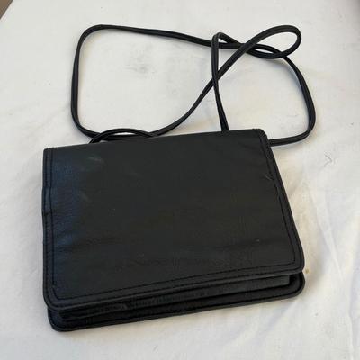 Collection of Purses, Scarves & Wool Hats (L-MG)