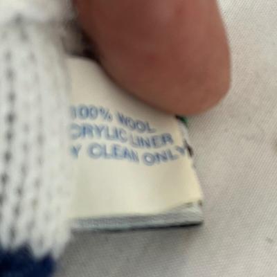 Collection of Purses, Scarves & Wool Hats (L-MG)