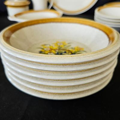 Mikasa Stone Manor Stoneware Set (K-DW)
