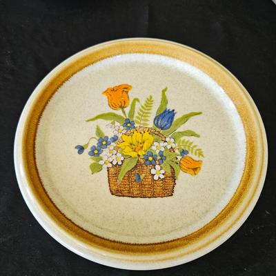 Mikasa Stone Manor Stoneware Set (K-DW)