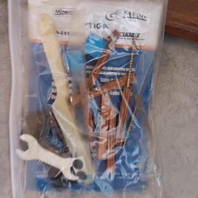 Wooden Pool que rack - holder - Billard organizing wall mount shelf with two pool Ques.