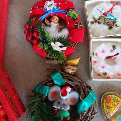 VINTAGE CHRISTMAS DECOR