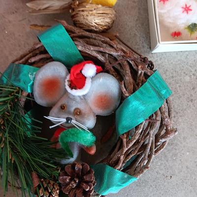 VINTAGE CHRISTMAS DECOR