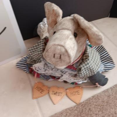 Two Home wall art pictures and a welcome pig