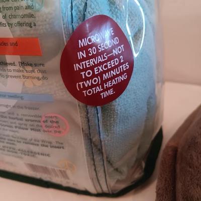 Homedics Electric heated vibrating neck massager pillow with scented stress relief comfort pillow new in bag