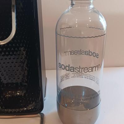 Soda stream machine with instruction manual and original box - like new!