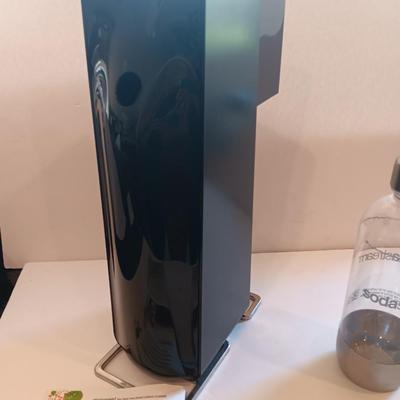 Soda stream machine with instruction manual and original box - like new!