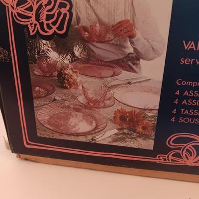 Vintage Rosaline dinnerware 16-piece Hostess set pink swirl Arcoroc made in France - PINK DEPRESSION GLASS New in package