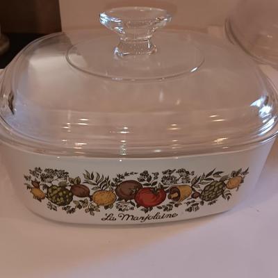 Three Corning Ware casserole dishes two with lids - Le Romarin Spice of life