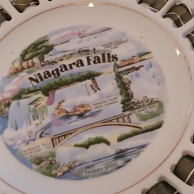Vintage Niagra Falls Souvenir Key & plate with green clam shaped glass dish.
