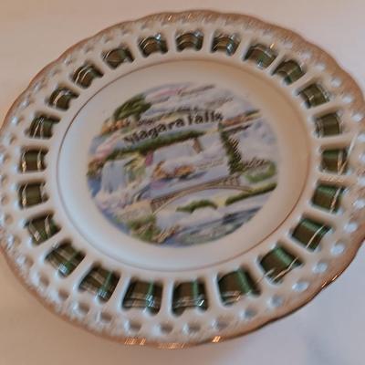 Vintage Niagra Falls Souvenir Key & plate with green clam shaped glass dish.