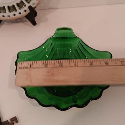 Vintage Niagra Falls Souvenir Key & plate with green clam shaped glass dish.