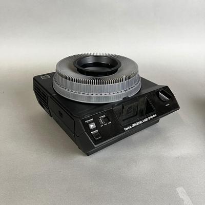 727 Kodak Carousel Projector 4400 with 140 Slide Tray
