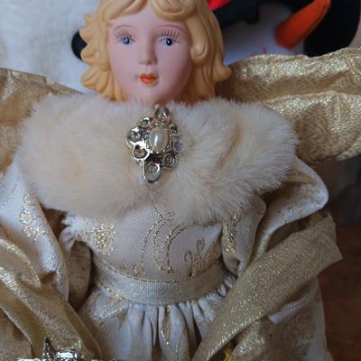 Christmas dolls - caroling dolls - Angel - animated Christmas doll with tote